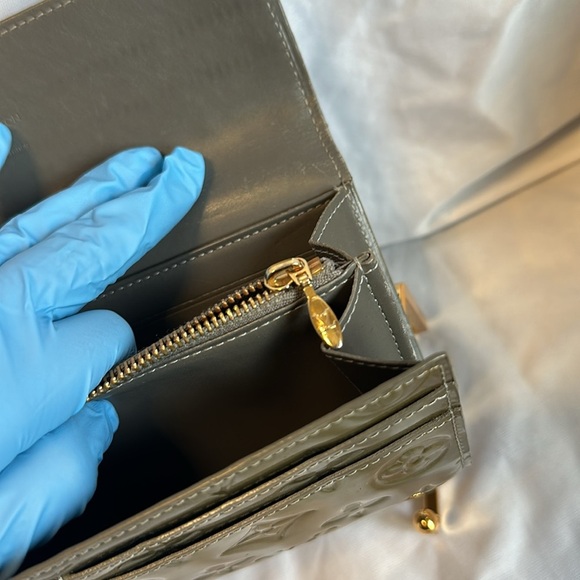 LV Sarah Sage Olive/green Vern wallet. EUC: lots of cards holders,very clean. - Picture 8 of 8